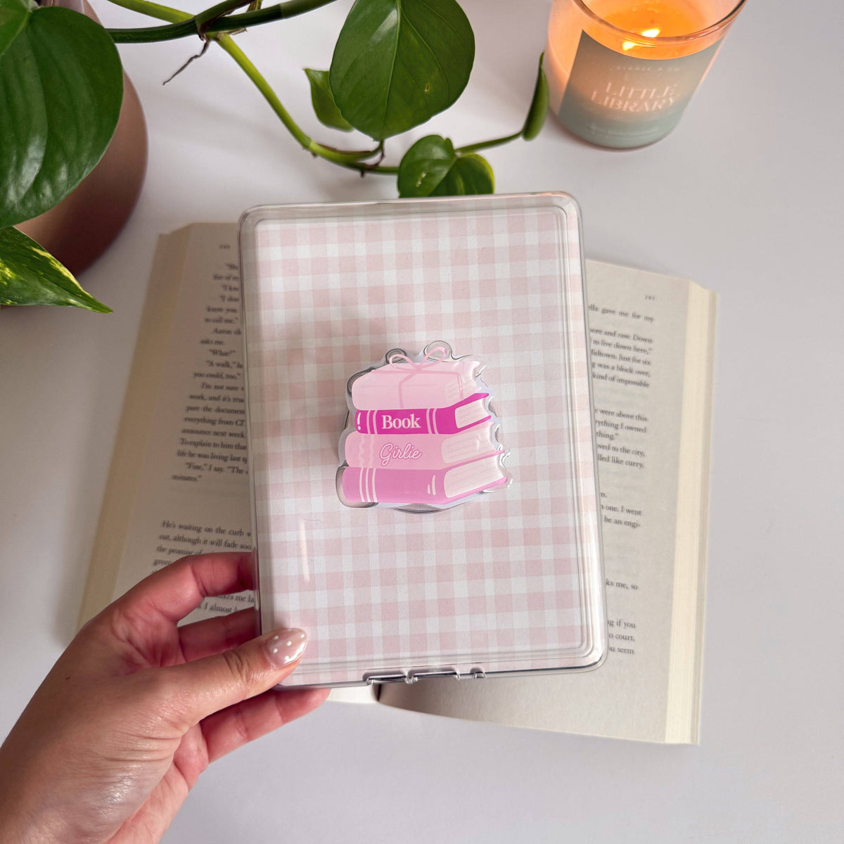 Book Girlie Pink Kindle Grip
