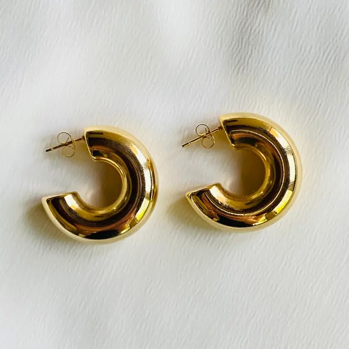 Thick https://admin.shopify.com/store/maudewestcompany/products?selectedView=allGold Circle Hoop Earrings